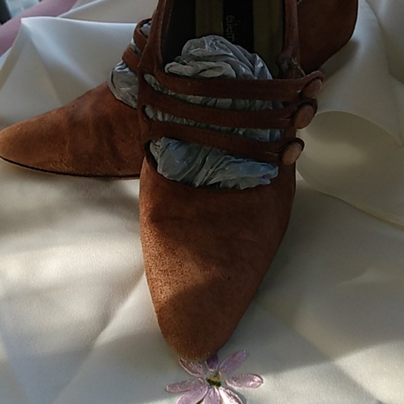 Shoes - Picture 2 of 4